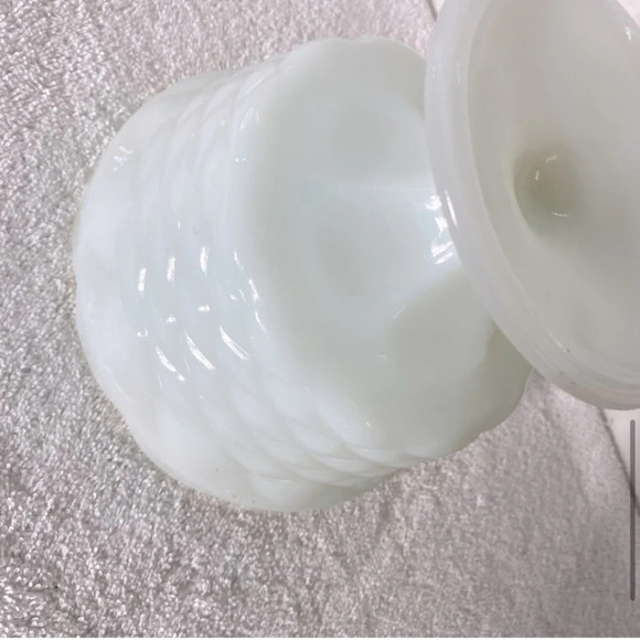 Vintage Indiana Quilted White Milk Glass Pedestal Bowl  Compote Candy Dish - Picture 9 of 14